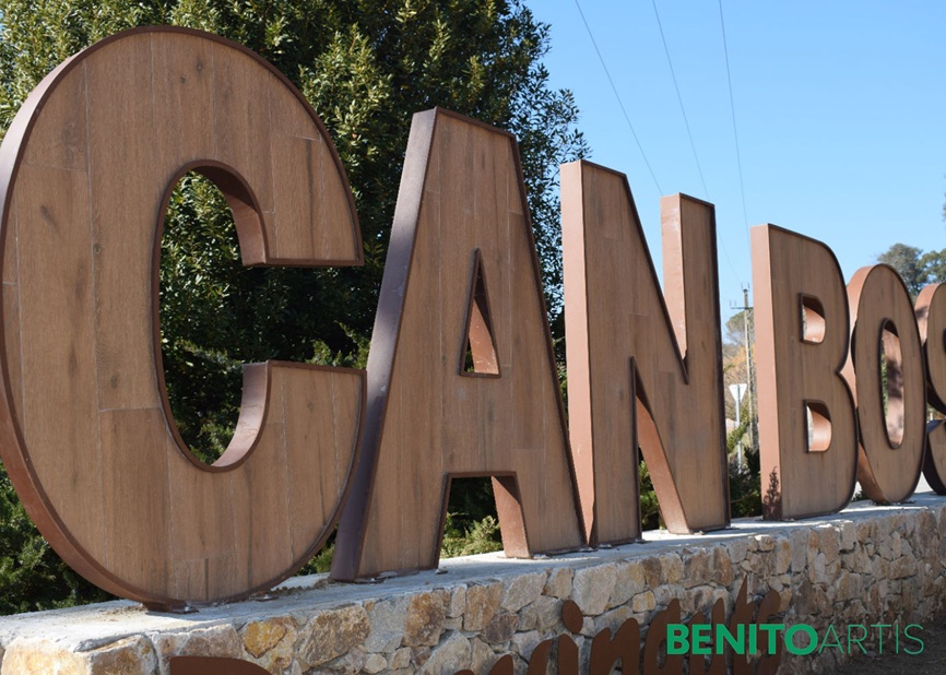 große 3D-Buchstaben aus Holz